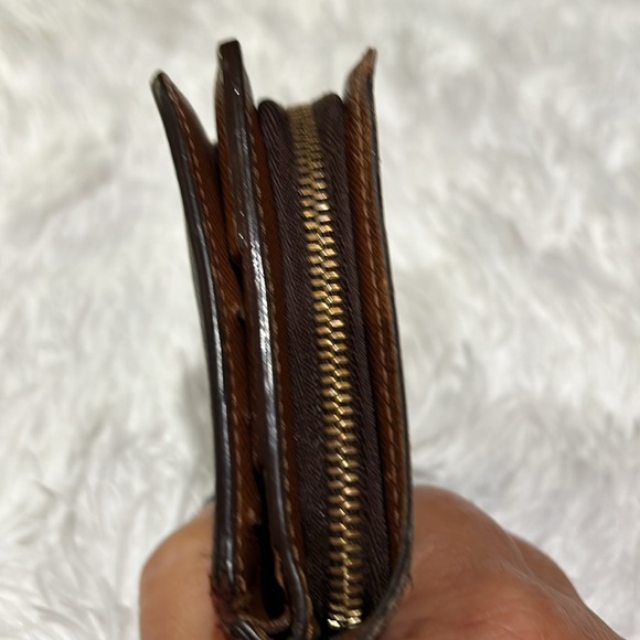 Louis Vuitton Monogram Zip Around Wallet - Picture 4 of 10